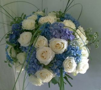 white roses and hydrangeas (20 stems)